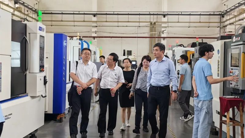 直线导轨预压的方法主要有以下几种：